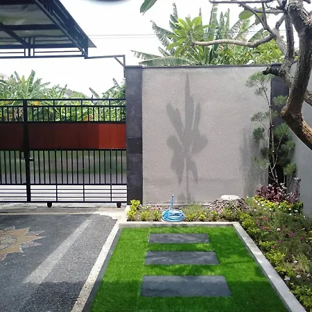 Amira House Munggu Villa